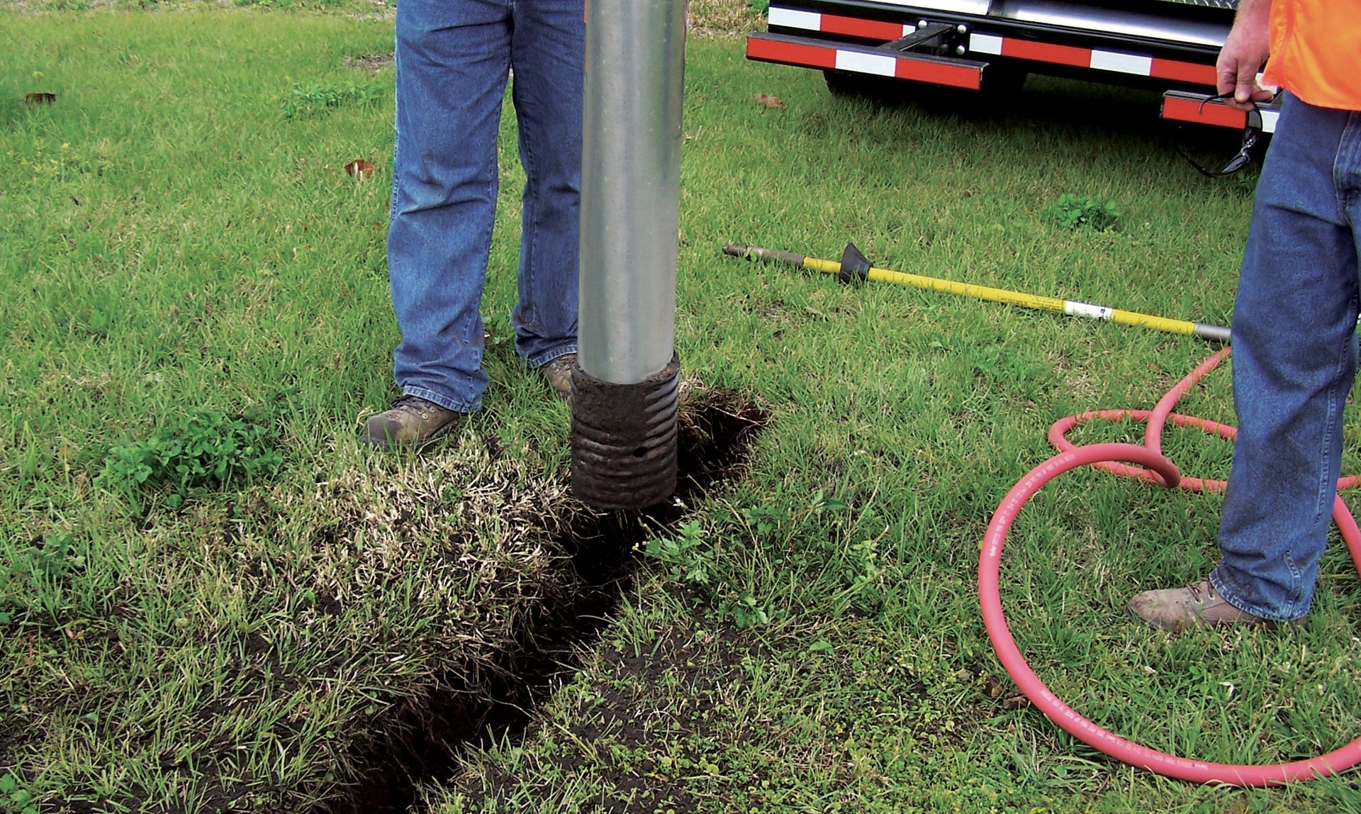 slot trenching with Truvac hydroexcavator